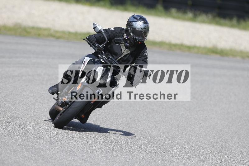 /Archiv-2025/09 22.04.2025 Cornu Master School ADR/gruen-vert/11